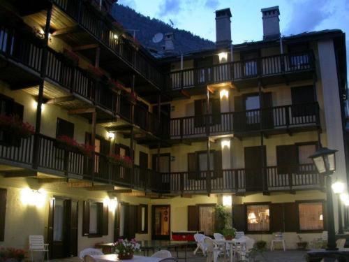 Hotel Tavernier กูร์มาเยอร์ ภายนอก รูปภาพ